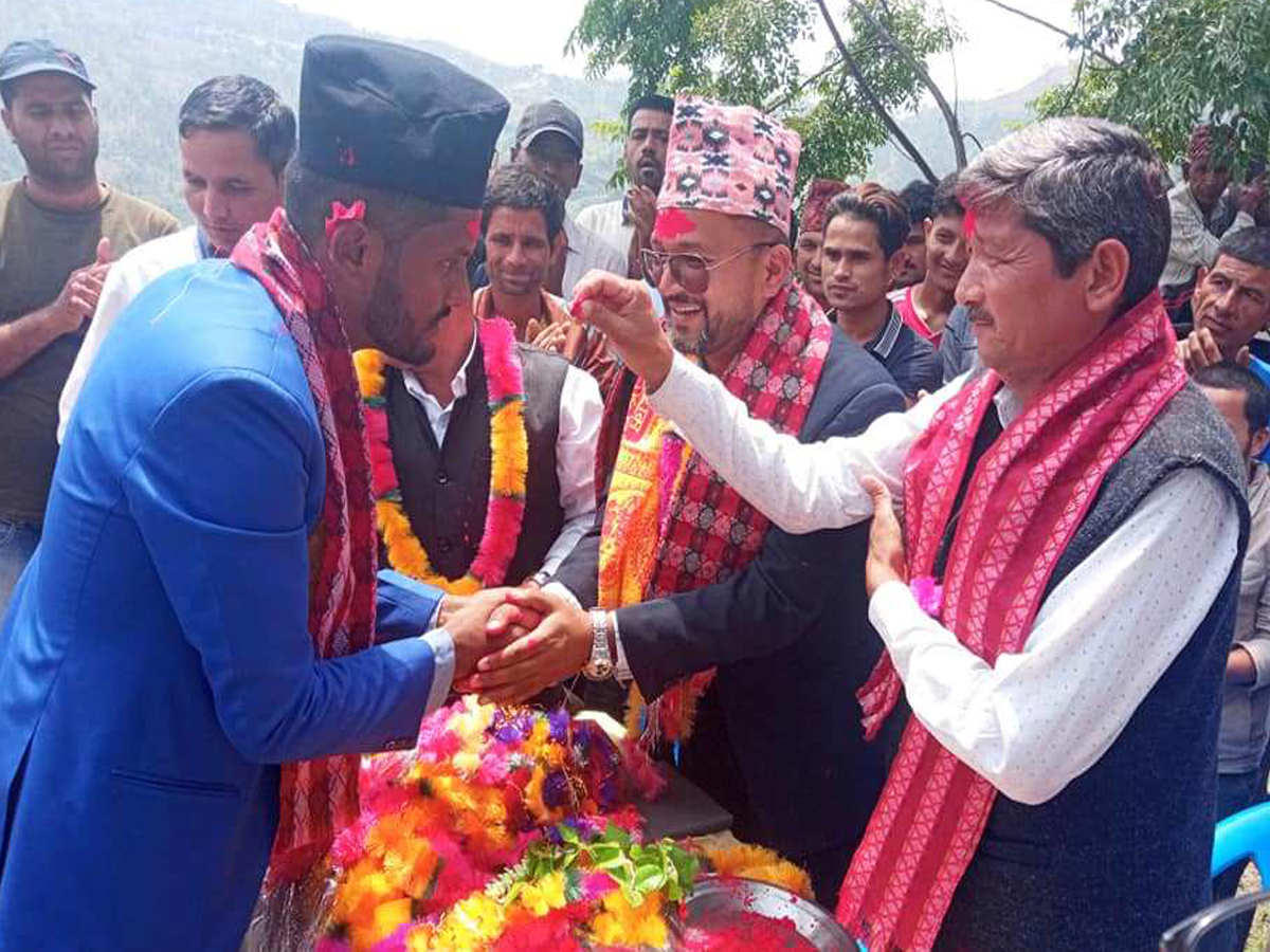 बैतडीको डिलाशैनीका जनप्रतिनिधिहरुद्वारा शपथ ग्रहण 